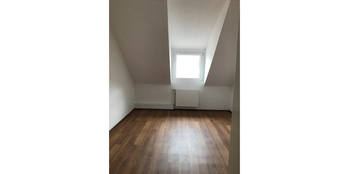 Dachgeschoßwohnung Duisburg Hamborn - 4 Zimmer, 90 m&sup2;, 700&euro; | Angebot:26126116