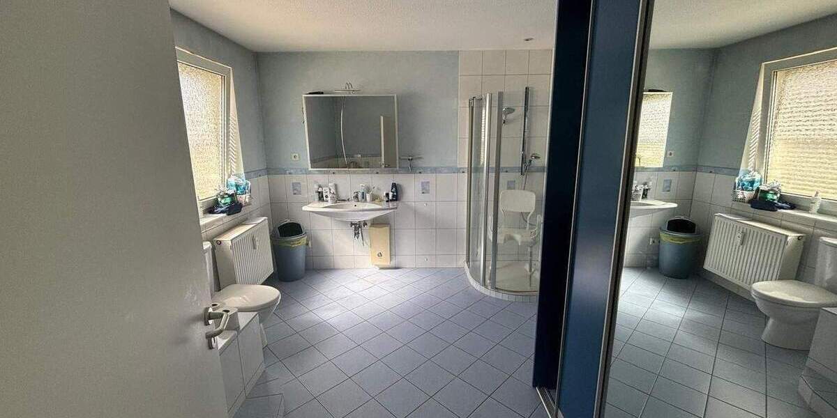 Etagenwohnung Saarbrücken Malstatt - 4 Zimmer, 130 m&sup2;, 1.200&euro; | Angebot:26306406