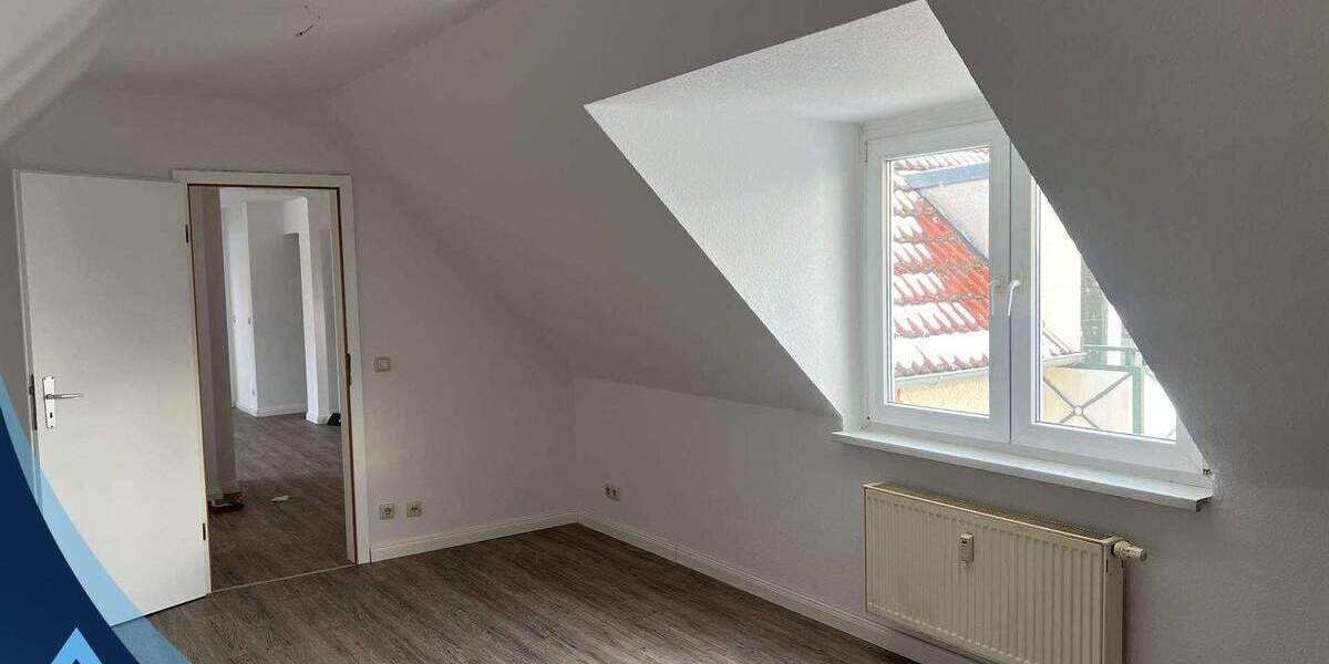 frisch renovierte Dachgeschoss Wohnung 4 zimmer