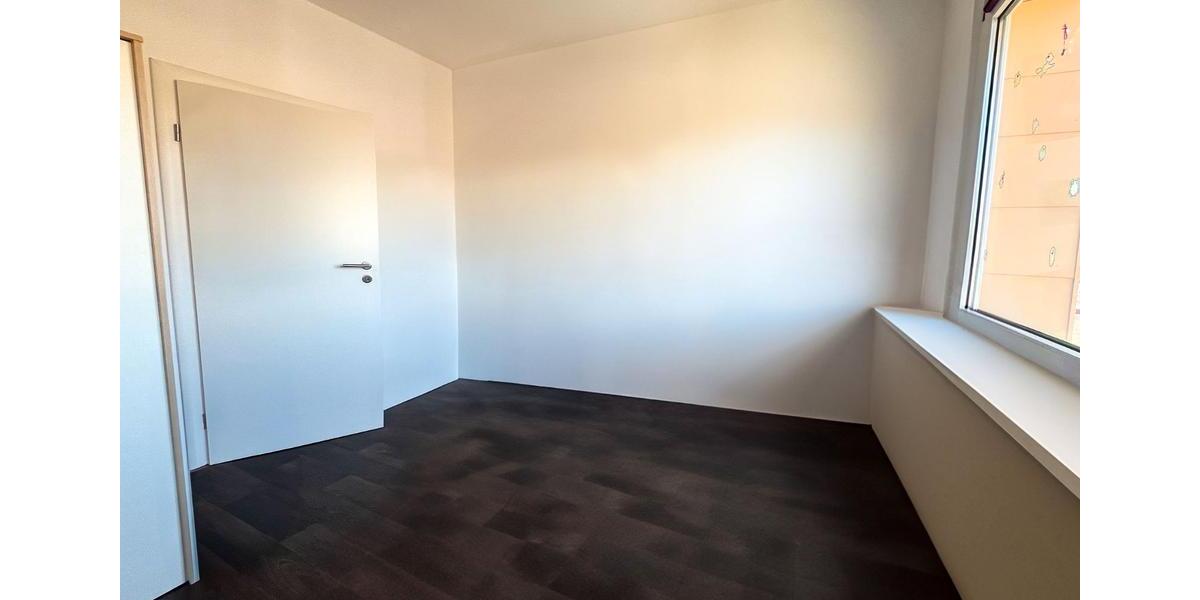 Dachgeschoßwohnung Oberlungwitz - 3 Zimmer, 55 m&sup2;, 300&euro; | Angebot:26003184