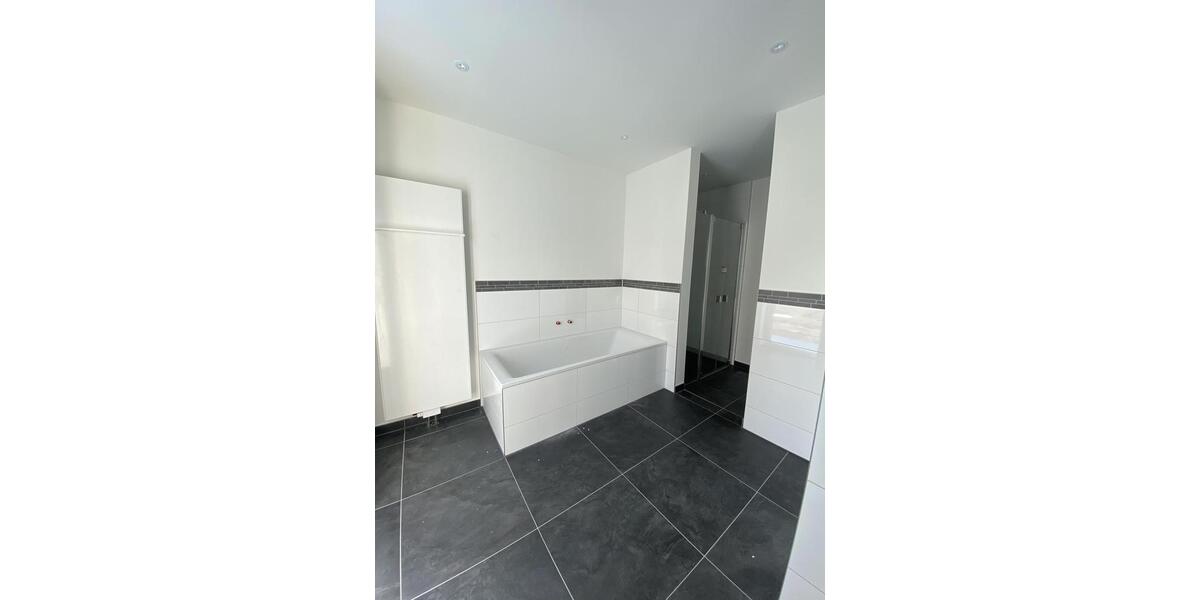 Erdgeschoßwohnung Döbeln - 4 Zimmer, 125 m&sup2;, 1.251&euro; | Angebot:23873141