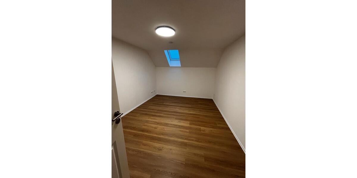 Dachgeschoßwohnung Ihlow - 3 Zimmer, 114 m&sup2;, 900&euro; | Angebot:24841324