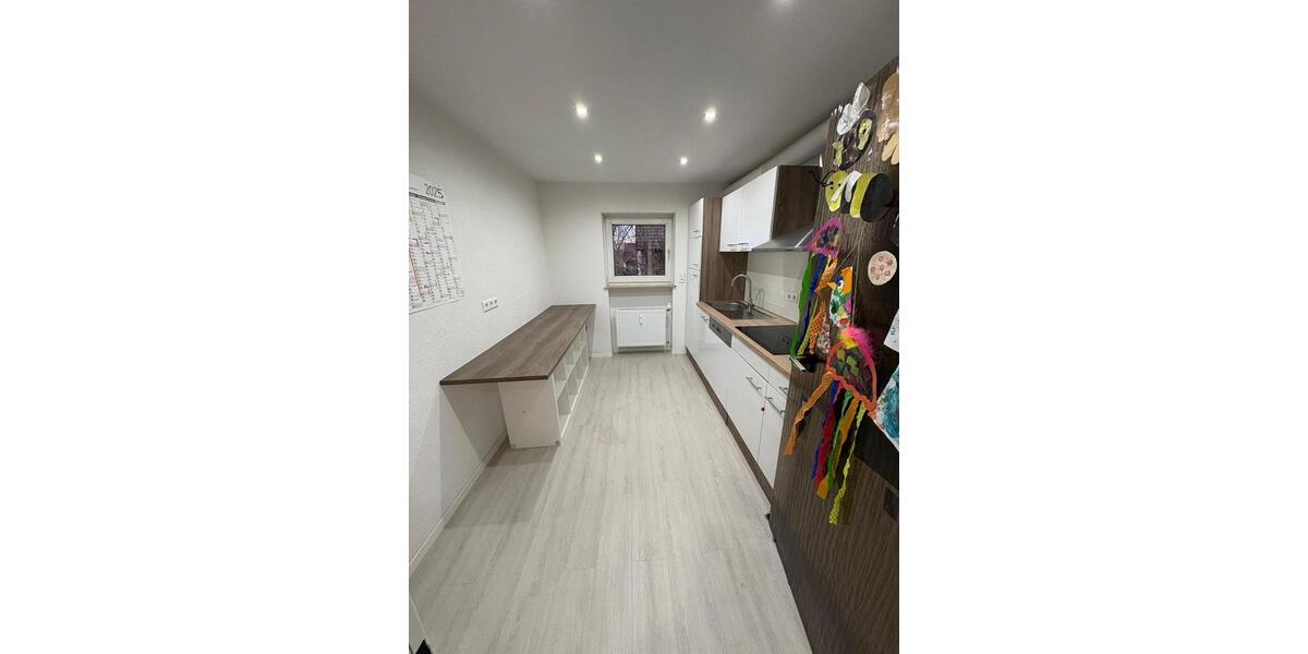 Schöne 3,5 Zimmer Maisonette-Wohnung mit Balkon und Garage 3.5 zimmer