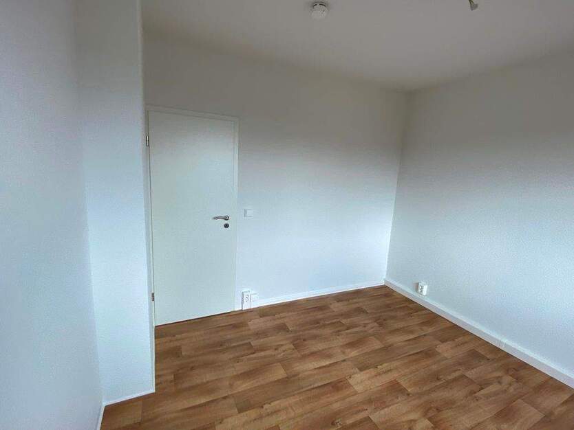 Familienfreundlich & modern: Sanierte Wohnung in bester Lageng ist bereit! 4 zimmer
