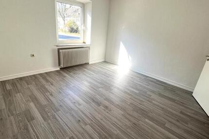 Familien aufgepasst: +renoviert +modernes Tageslichtbad +EG +eigenes Gartenabteil 3 zimmer