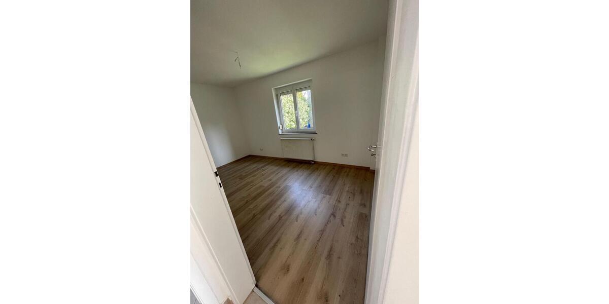 Erdgeschoßwohnung Esslingen am Neckar - 3 Zimmer, 75 m&sup2;, 1.500&euro; | Angebot:26384369