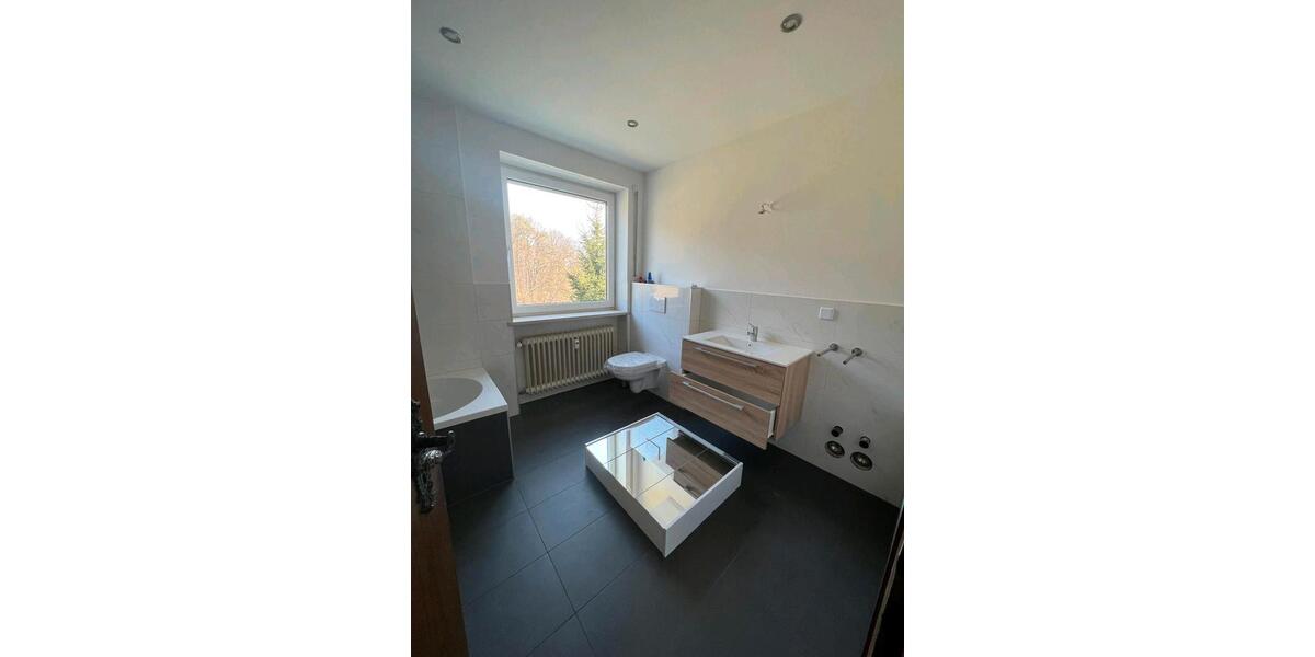 Hochparterre Bruckberg - 5 Zimmer, 120 m&sup2;, 1.200&euro; | Angebot:26444208