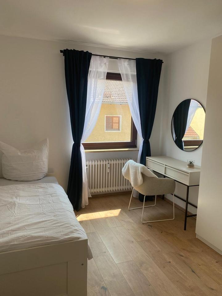 WG Zimmer shared apartment möbliert (3 Zimmer verfügbar)