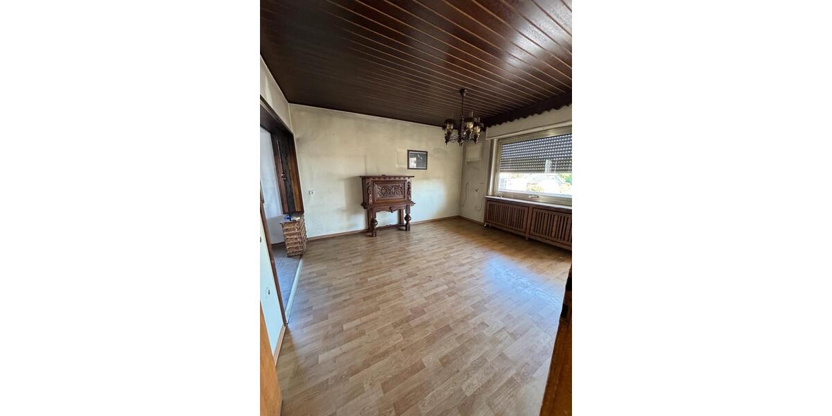 Einfamilienhaus Uersfeld - 5 Zimmer, 215 m&sup2;, 1.200&euro; | Angebot:26699374