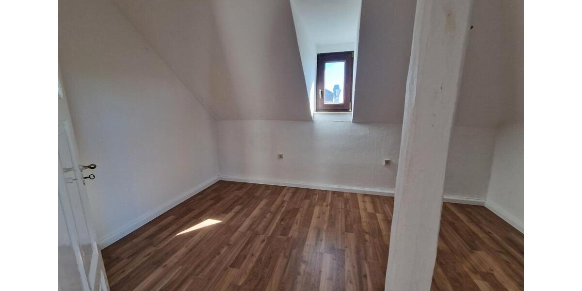 Dachgeschoßwohnung Bad Hersfeld - 5 Zimmer, 116 m&sup2;, 889&euro; | Angebot:26562895