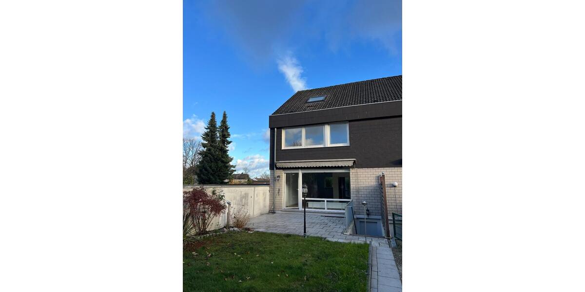 Modernisiertes Reihenendhaus – Stilvolles Wohnen mit Garten & vie 5 zimmer
