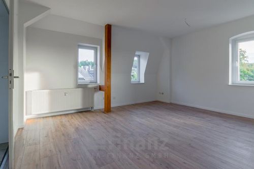 Dachgeschoßwohnung Hohenstein-Ernstthal Ernstthal - 4 Zimmer, 71 m&sup2;, 393&euro; | Angebot:23115353