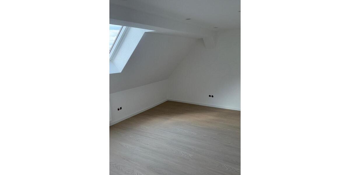 Dachgeschoßwohnung Gingen an der Fils - 4 Zimmer, 200 m&sup2;, 1.700&euro; | Angebot:25725035