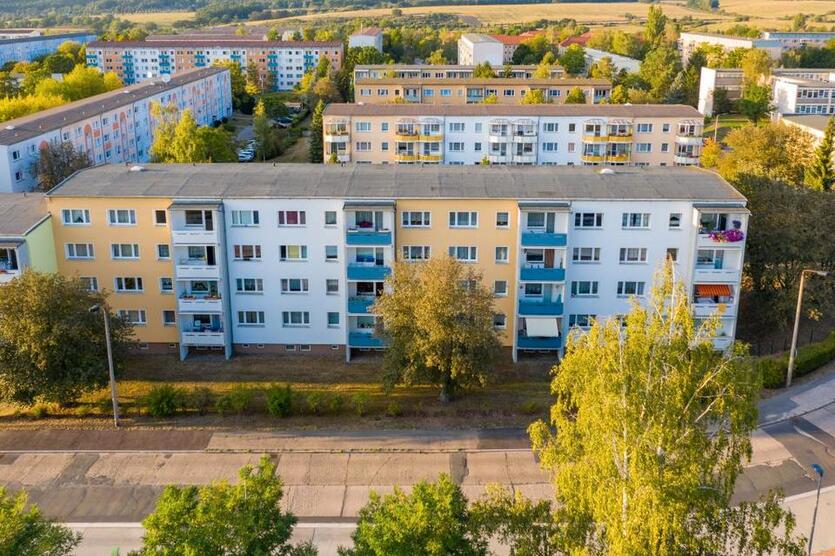 Helle 2-Raum-Wohnung mit Tageslichtbad und WohnZimmer mit Südausrichtung