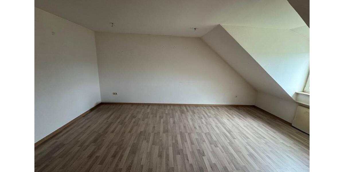 Dachgeschoßwohnung Ebern - 3 Zimmer, 80 m&sup2;, 500&euro; | Angebot:24946649
