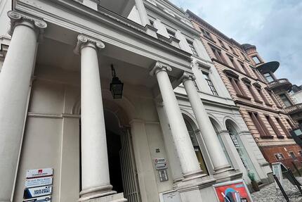 Erste Kaltmiete schenken wir Ihnen**2 Zimmer Maisonette im Stilvollen Altbau nähe Wilhelmsplatz 3 zimmer