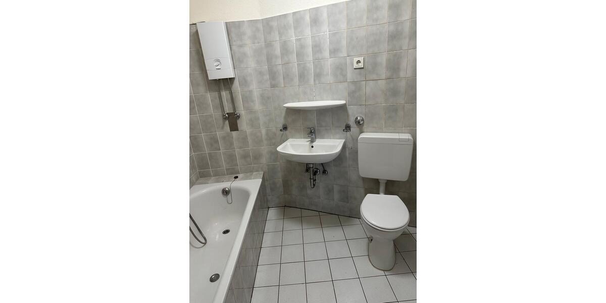 Etagenwohnung Saarbrücken - 3 Zimmer, 81 m&sup2;, 800&euro; | Angebot:25186112