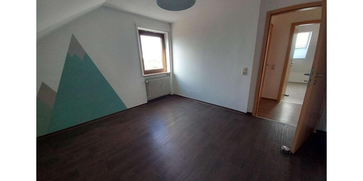 Dachgeschoßwohnung Rehau - 3 Zimmer, 65 m&sup2;, 400&euro; | Angebot:26253173