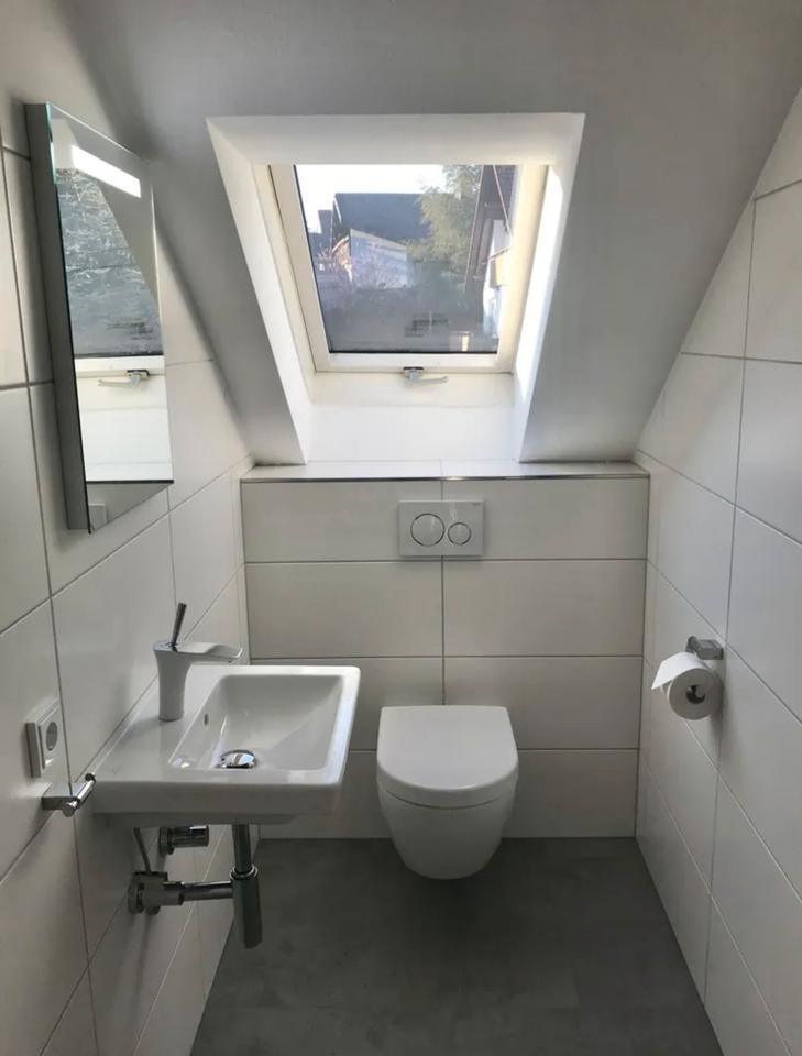 Wunderschöne 3Zimmer-DG-Wohnung mit EBK und Balkon in Höchberg