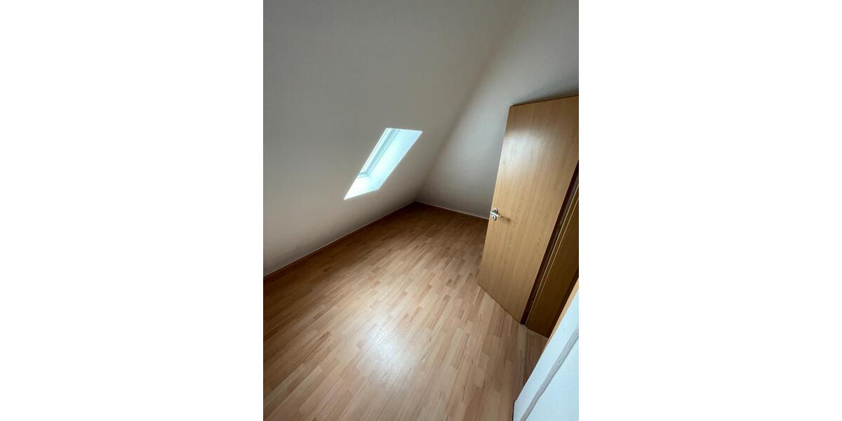 Dachgeschoßwohnung Hameln - 4 Zimmer, 120 m&sup2;, 850&euro; | Angebot:24397985