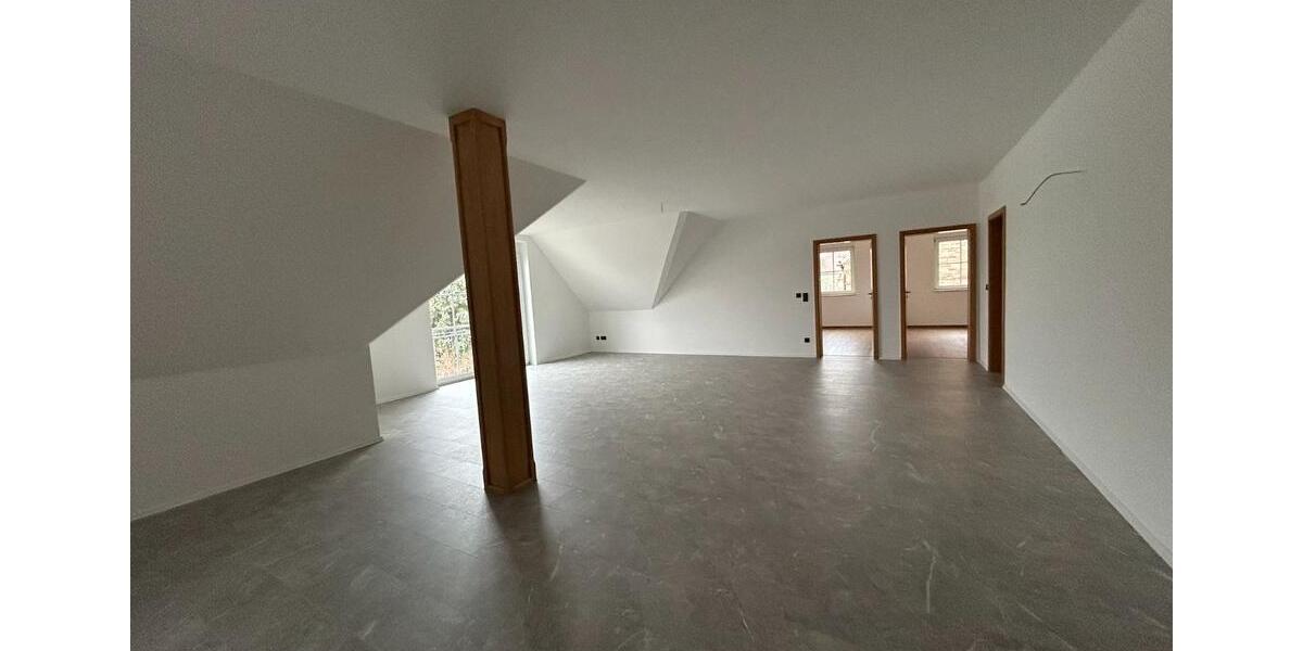 Etagenwohnung Querfurt - 3 Zimmer, 123 m&sup2;, 890&euro; | Angebot:25589515