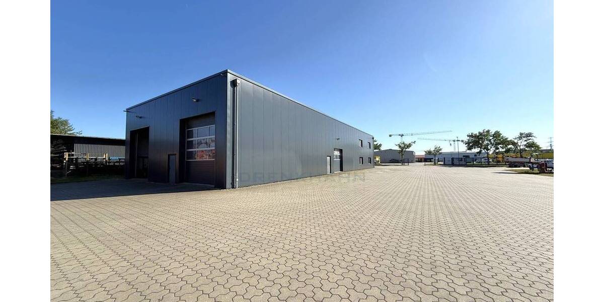 360 m² Warmhalle mit 3 Sektionaltoren, Werkstattgrube, Waschplatz m. Ölabscheider u. Fußbodenheizung zimmer