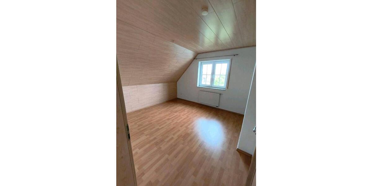 Dachgeschoßwohnung Wettenberg - 3 Zimmer, 80 m&sup2;, 1.000&euro; | Angebot:26525589