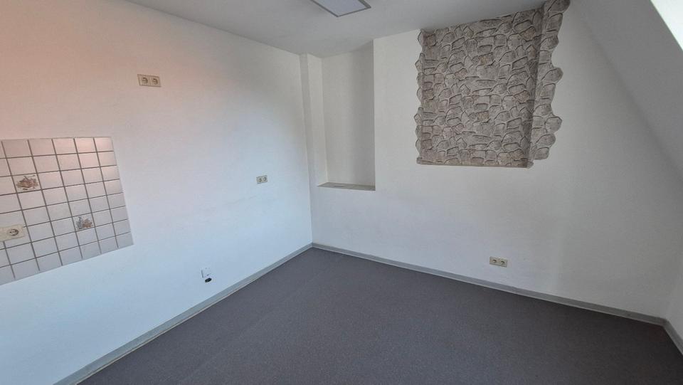 Dachgeschoßwohnung Halle (Saale) Frohe Zukunft - 2 Zimmer, 50 m&sup2;, 400&euro; | Angebot:25104004