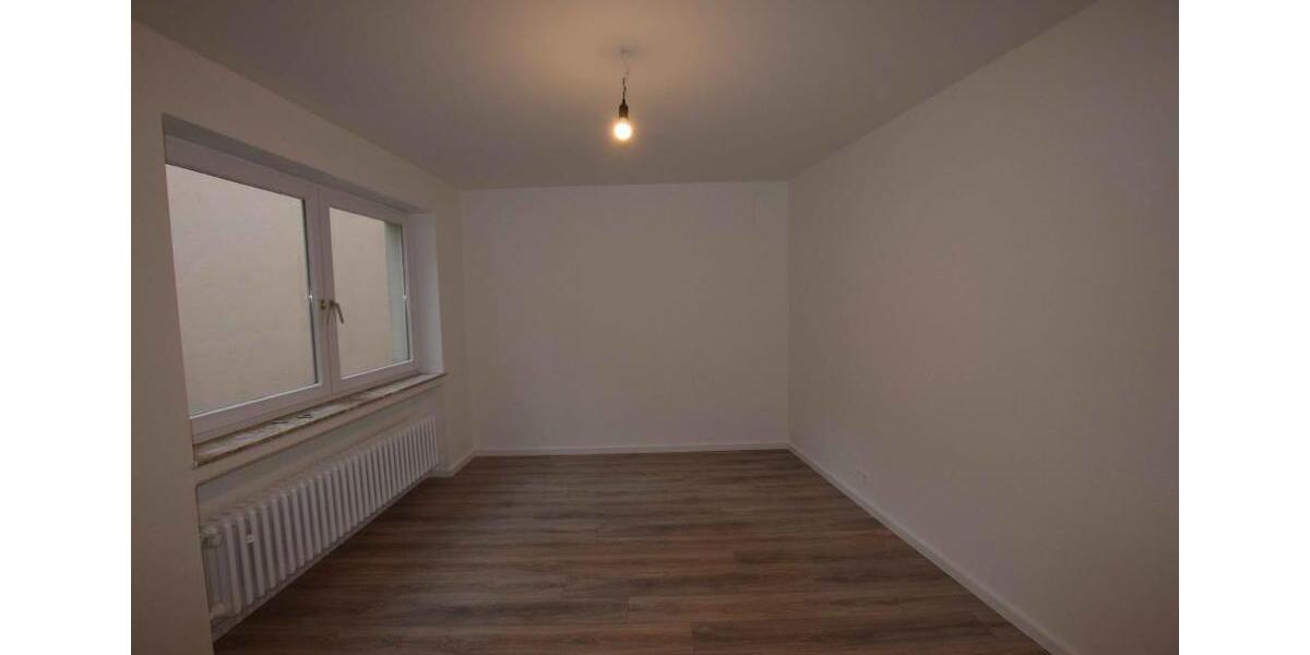 +++ Ich wurde renoviert! Charmante 4-Raumwohnung über 2 Etagen mit Tageslichtbad +++ 4 zimmer