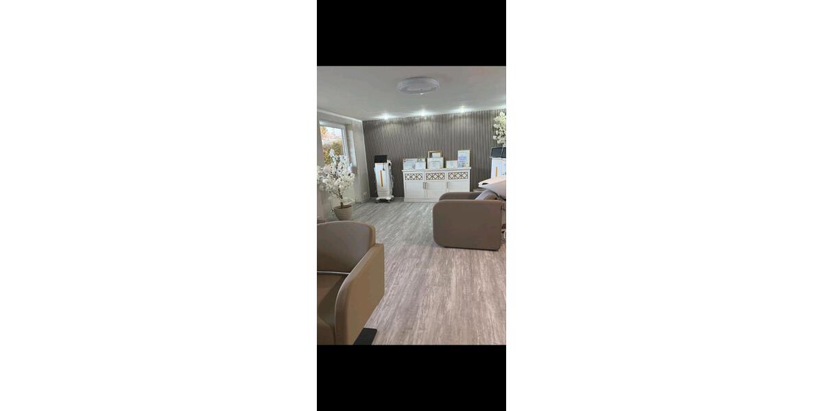 Einfamilienhaus Pfullingen - 8 Zimmer, 250 m&sup2;, 2.000&euro; | Angebot:25944485