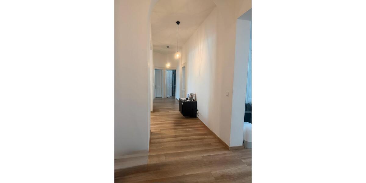 Etagenwohnung Lage - 4 Zimmer, 138 m&sup2;, 1.340&euro; | Angebot:26638396