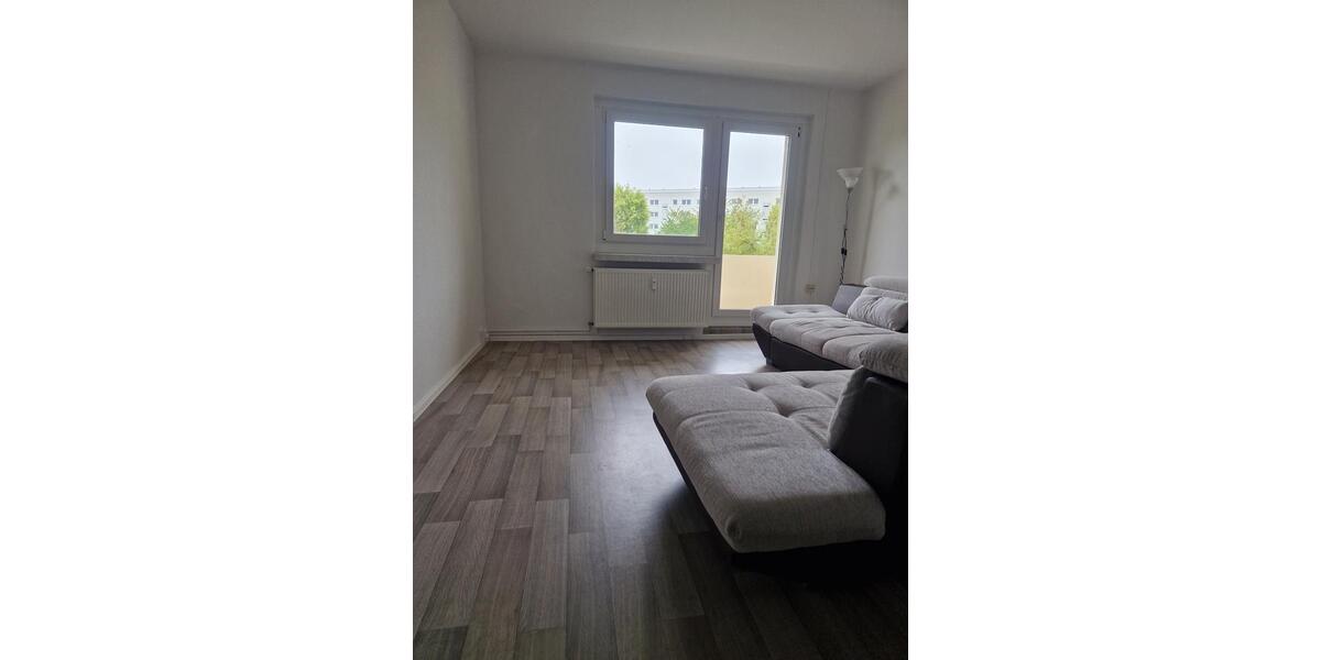 Etagenwohnung Glauchau - 4 Zimmer, 67 m&sup2;, 420&euro; | Angebot:25591473