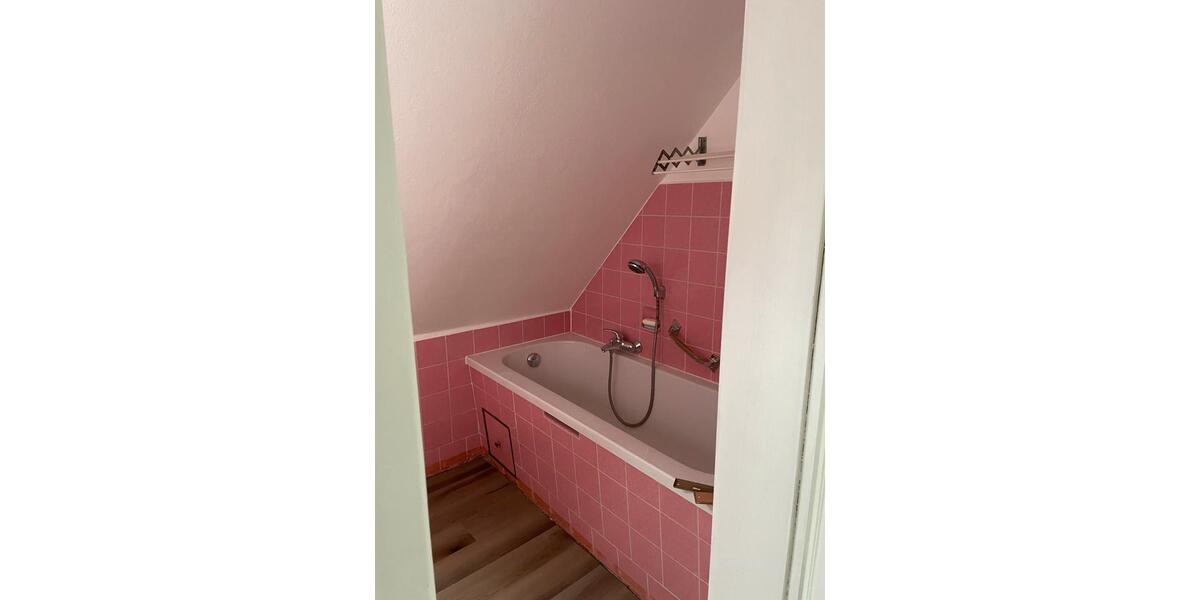 Dachgeschoßwohnung Gummersbach - 4 Zimmer, 73 m&sup2;, 800&euro; | Angebot:26356814
