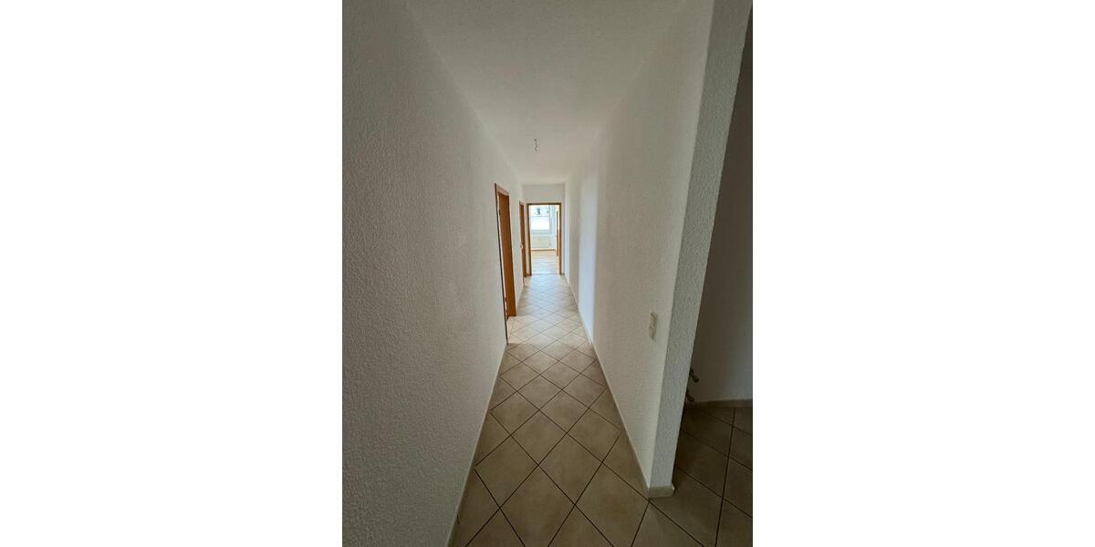 Dachgeschoßwohnung Grimmen - 4 Zimmer, 103 m&sup2;, 875&euro; | Angebot:24493624
