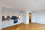 Große Dachgeschosswohnung mit Einbauküche zimmer