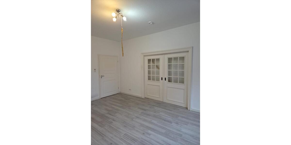 Etagenwohnung Emden Tholenswehr - 4 Zimmer, 150 m&sup2;, 950&euro; | Angebot:25444343