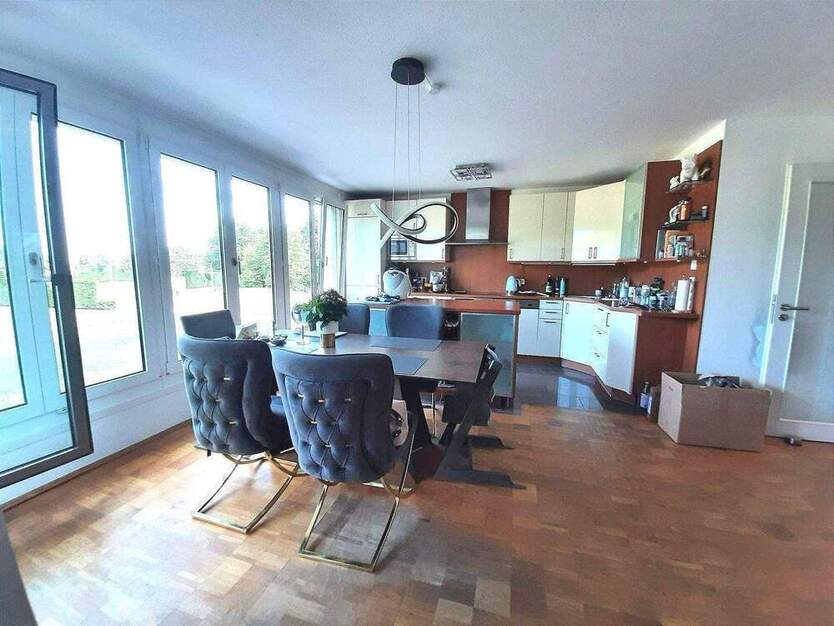 Schicke 3 Zimmer-Wohnung in BestlageNähe Rheinturm