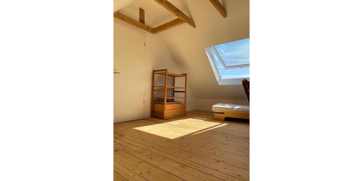 Dachgeschoßwohnung Freiburg im Breisgau Ebnet - 3 Zimmer, 50 m&sup2;, 1.200&euro; | Angebot:26440315