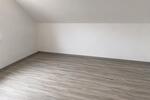 Dachgeschoßwohnung Duisburg Hochheide - 3 Zimmer, 80 m&sup2;, 716&euro; | Angebot:26579701