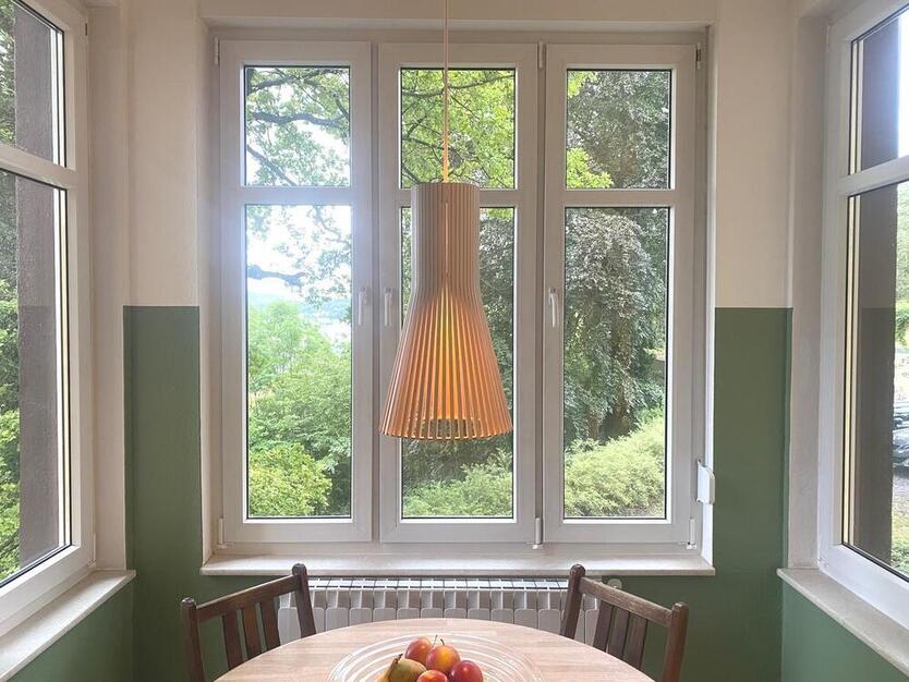Ruhig gelegene 3-Zimmer-Wohnung mit Wintergarten auf großem Grundstück am Friedensberg
