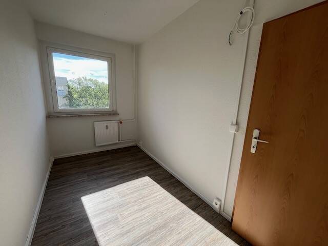Etagenwohnung Zwickau Neuplanitz - 4 Zimmer, 85 m&sup2;, 500&euro; | Angebot:26673963