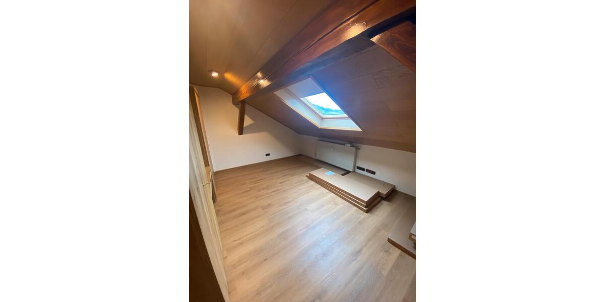Dachgeschoßwohnung Bad Endbach - 3 Zimmer, 88 m&sup2;, 650&euro; | Angebot:26420246