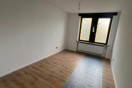 Wohnung Saarbrücken - 4 Zimmer, 85 m&sup2;, 400&euro; | Angebot:25095294
