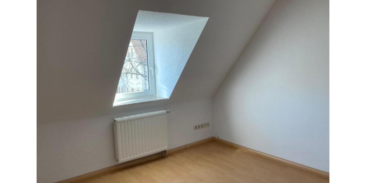 Dachgeschoßwohnung Elsteraue - 2 Zimmer, 60 m&sup2;, 360&euro; | Angebot:25965136