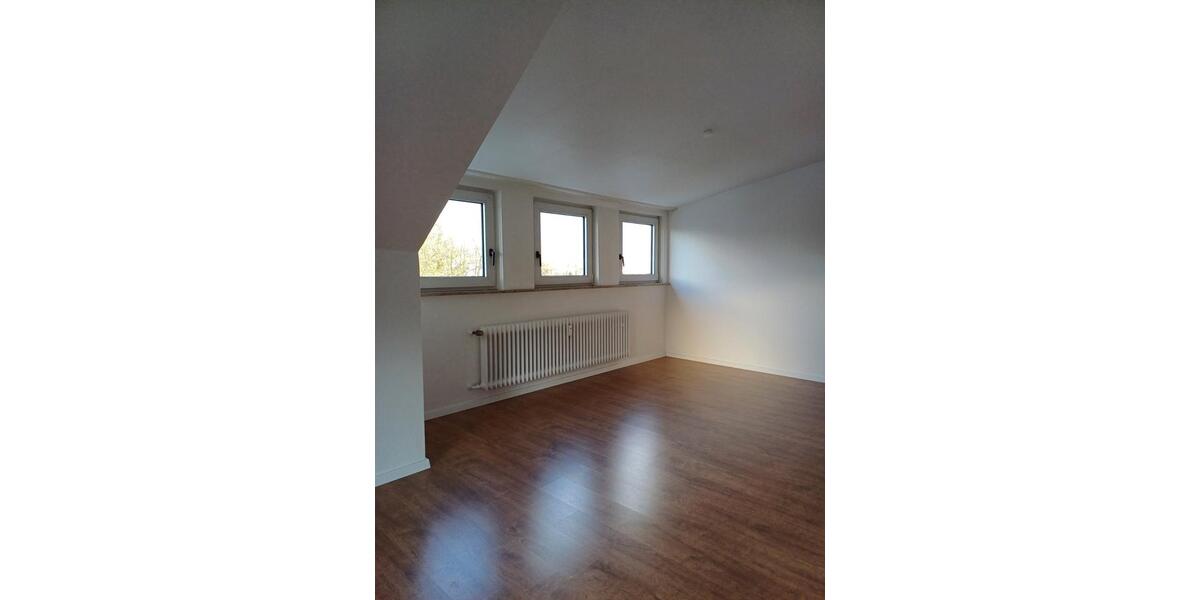 Dachgeschoßwohnung Bad Driburg - 3 Zimmer, 96 m&sup2;, 670&euro; | Angebot:24690059