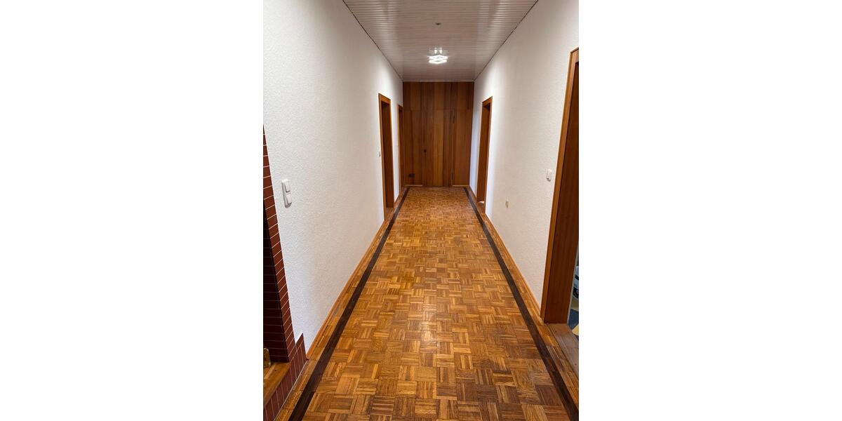 Dachgeschoßwohnung Hof Altstadt - 4 Zimmer, 120 m&sup2;, 650&euro; | Angebot:26038545