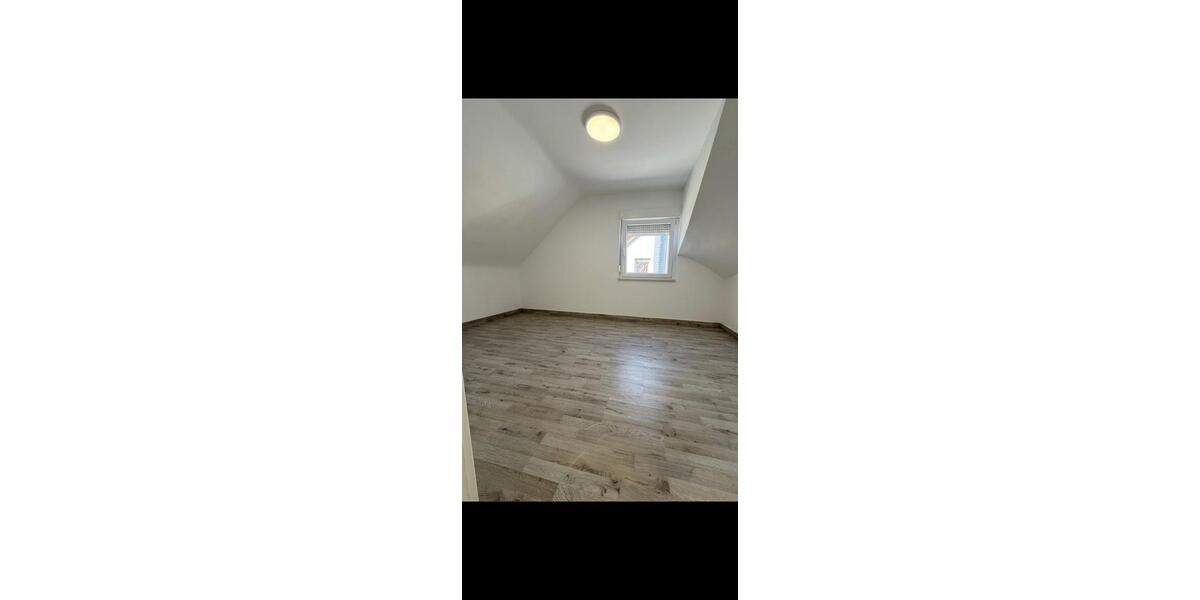 Dachgeschoßwohnung Stuttgart Bad Cannstatt - 4 Zimmer, 80 m&sup2;, 1.200&euro; | Angebot:26271065