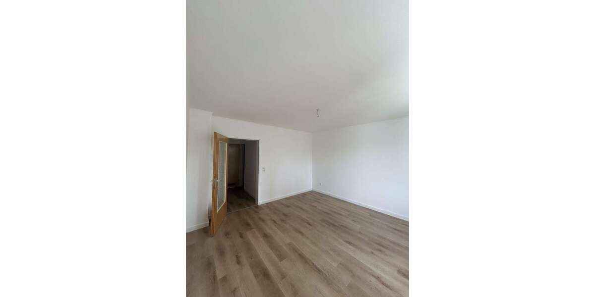 Etagenwohnung Eisenberg - 2 Zimmer, 61 m&sup2;, 680&euro; | Angebot:27031111