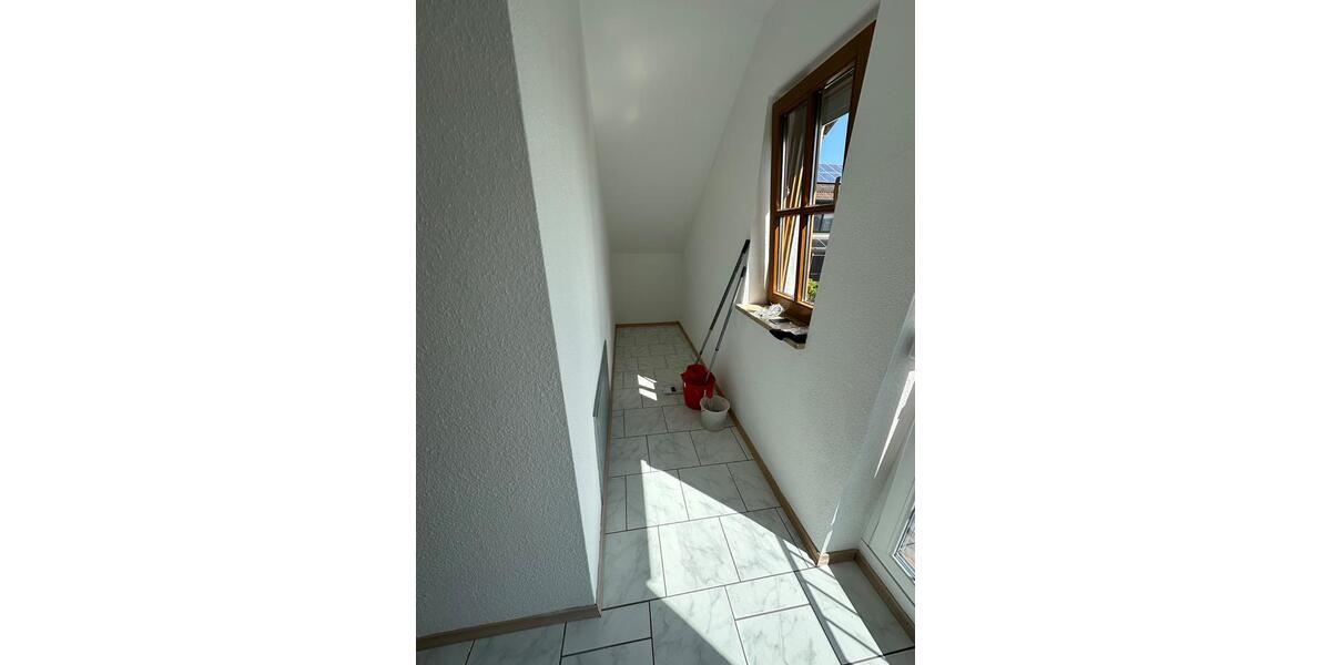 Dachgeschoßwohnung Hohenroth - 3 Zimmer, 102 m&sup2;, 750&euro; | Angebot:25641053