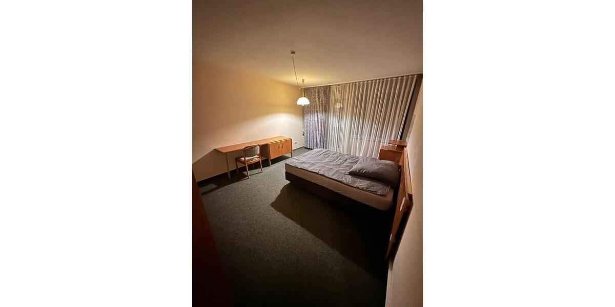 Wohnen auf Zeit Blomberg - 10 Zimmer, 20 m&sup2;, 15&euro; | Angebot:24398307
